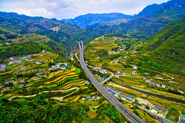 一场关于美的演唱会   2023年10月14日与你相约成都凤凰山体育公园